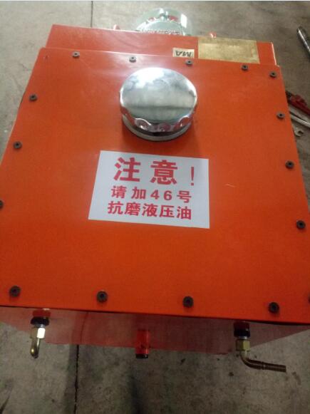 用架柱式液壓回轉(zhuǎn)鉆機(jī)，請(qǐng)用46號(hào)抗磨液壓油